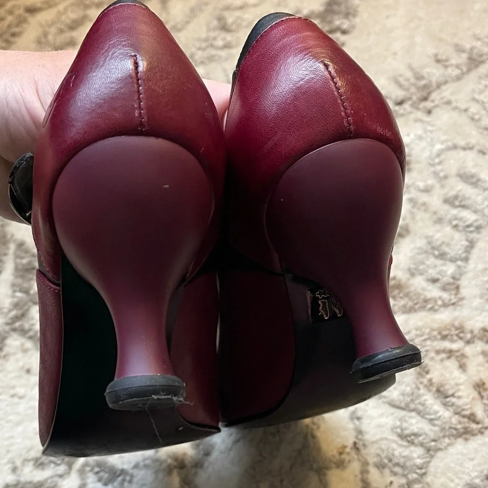 John Fluevog BELLEVUE PEARL HART CRISS-CROSSED MARYJANE HEEL Wine & black sz 8.5 - Picture 7 of 12